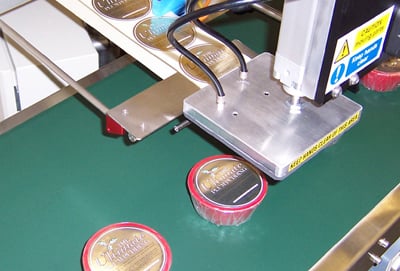 Ram apply label applicator